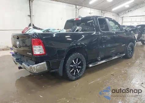 2021 Ram 1500 Big Horn 4X4 6'4 Box z USA, uszkodzony, nr VIN 1C6SRFBT0MN572520